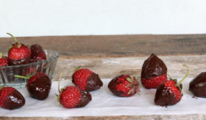 Erdbeeren mit Schokohäubchen