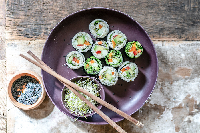 Sushi mit Rohkost-Blumenkohlreis