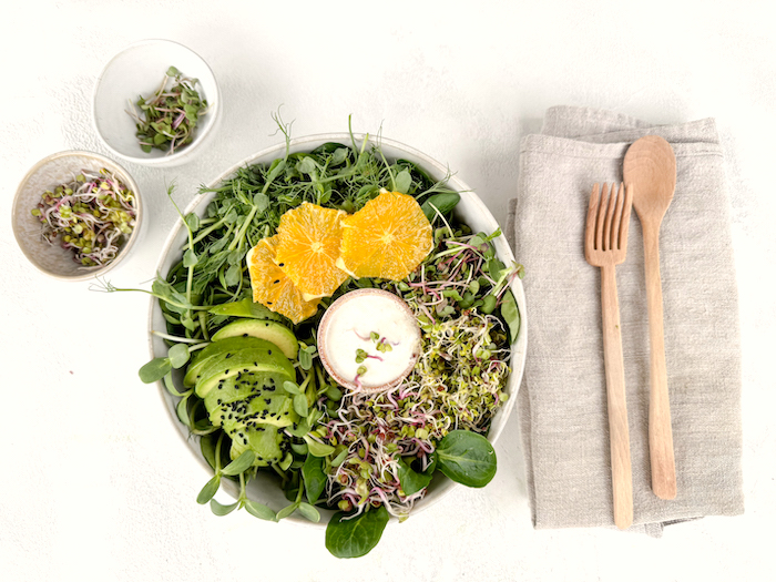 Sprossen und Microgreens im Salat