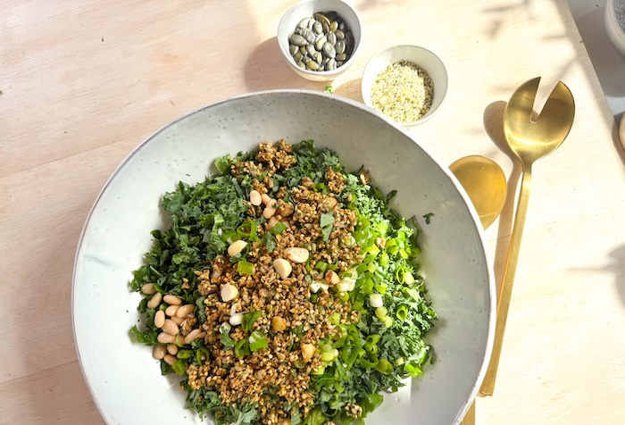 Grünkohlsalat mit Bohnen & Crunch