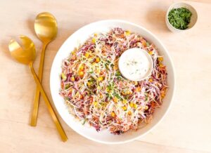 bunter Krautsalat mit Joghurtdressing